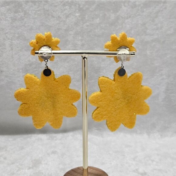 🌻Set of 3-Sunflower hand beaded earrings. NEW - Picture 7 of 9